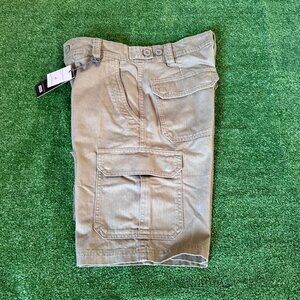Liquid Venom Herringbone Adjustable Waist Olive Green Cargo Shorts Size 30 NWT